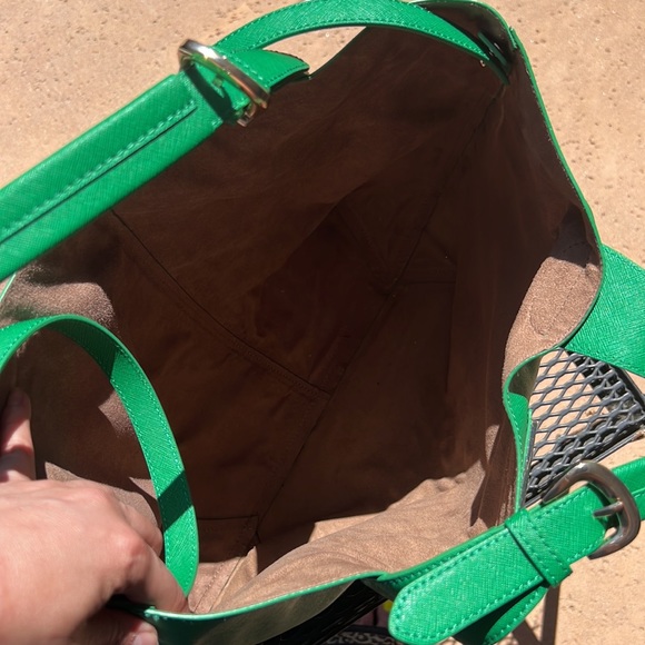 DKNY Green Genuine Leather Bag. LARGE BAG!!! NWOT - Picture 4 of 8